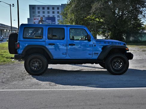 Used 2022 Jeep Wrangler Unlimited Sport w/ Xtreme Recon 35" Tire Package image 6