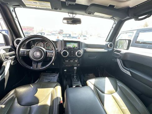 Used 2016 Jeep Wrangler Unlimited Sahara w/ Dual Top Group AWD/4WD image 13