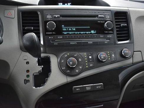 Used 2012 Toyota Sienna LE FWD image 12