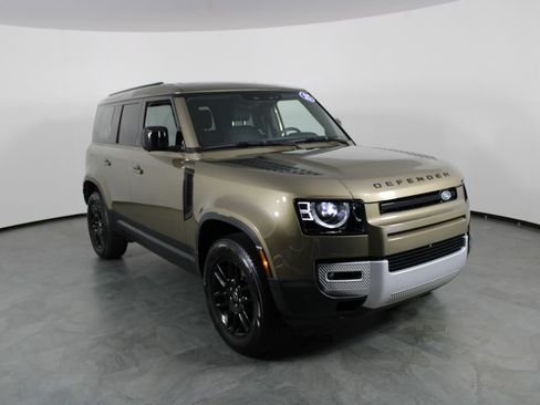 Used 2025 Land Rover Defender 110 S AWD/4WD image 4
