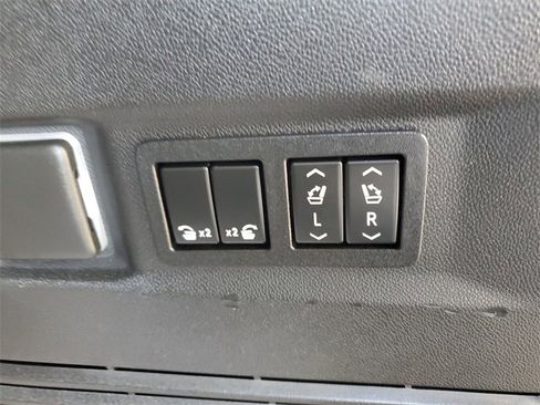 Used 2021 Chevrolet Tahoe High Country image 9