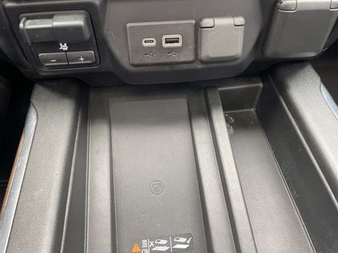 Used 2023 Chevrolet Silverado 2500 High Country image 32