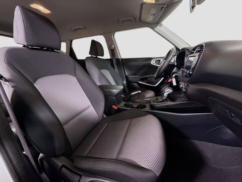 Used 2025 Kia Soul LX w/ LX Technology Package image 28