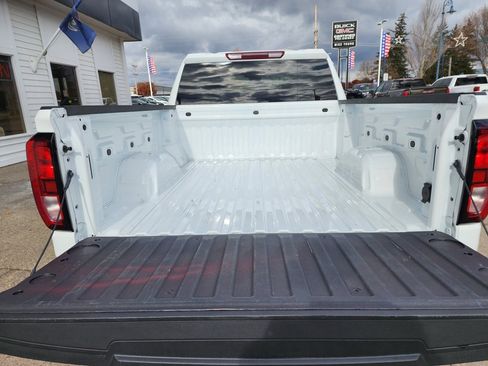 Used 2025 GMC Sierra 1500 Elevation image 10