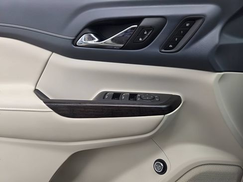 Used 2020 GMC Acadia Denali w/ Technology Package FWD image 19