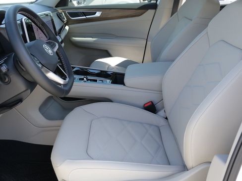Certified 2026 Volkswagen Atlas SE FWD image 10