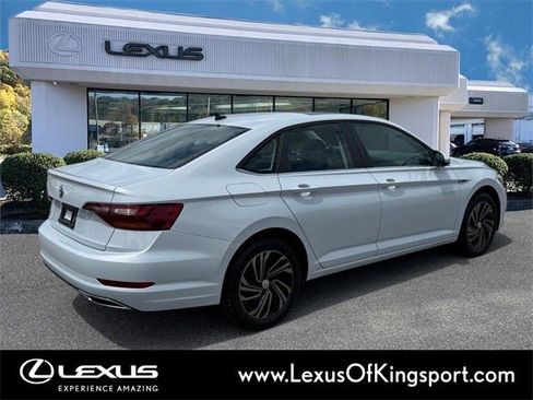 Used 2019 Volkswagen Jetta SEL Premium image 5