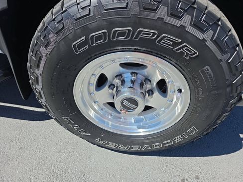 Used 2001 Chevrolet Suburban 2500 LT w/ LT Preferred Equipment Group AWD/4WD image 29