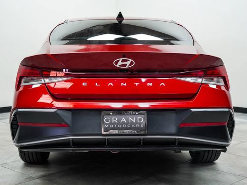Used 2024 Hyundai Elantra SEL w/ Convenience Package FWD image 9