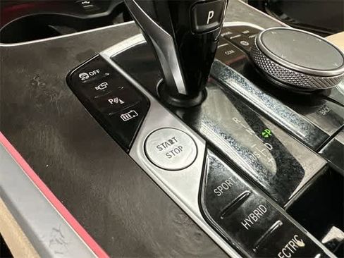 Used 2022 BMW X5 xDrive45e w/ Parking Assistance Package image 11