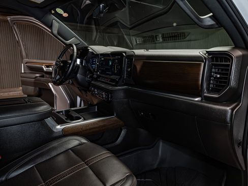 Used 2024 Chevrolet Silverado 3500 High Country w/ High Country Premium Package image 17