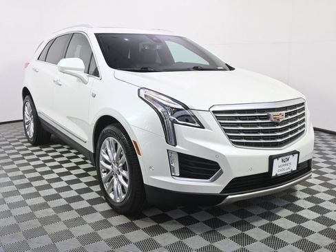 Used 2017 Cadillac XT5 Platinum w/ Driver Assist Package AWD/4WD image 9