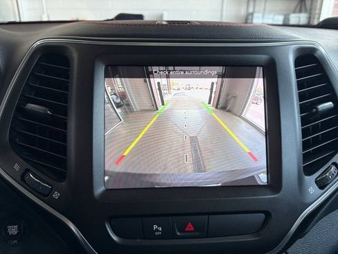 Used 2020 Jeep Cherokee Trailhawk w/ Cold Weather Group AWD/4WD image 24