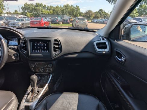 Used 2020 Jeep Compass Latitude w/ Cold Weather Group AWD/4WD image 17