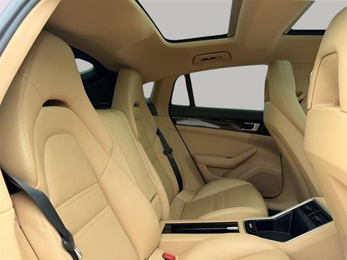Used 2018 Porsche Panamera 4 image 37