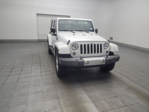Used 2015 Jeep Wrangler Unlimited Sahara w/ Connectivity Group AWD/4WD image 13