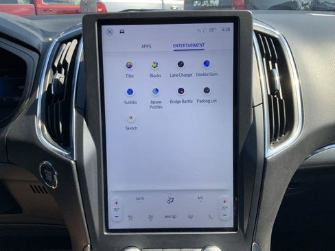 Used 2024 Ford Edge Titanium image 39