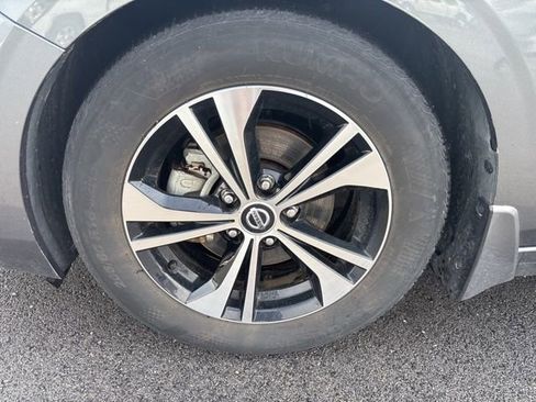 Used 2020 Nissan Sentra SV image 3