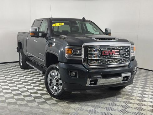 Used 2018 GMC Sierra 2500 Denali w/ Duramax Plus Package AWD/4WD image 2