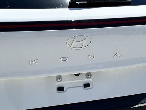 Used 2025 Hyundai Kona SEL FWD image 7