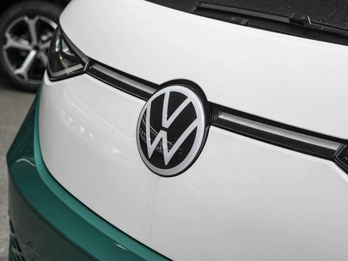 New 2025 Volkswagen ID. Buzz Pro S Plus AWD/4WD image 3