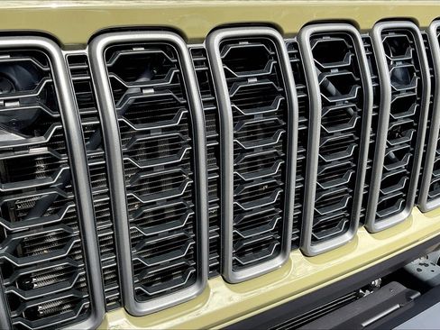 Certified 2025 Jeep Gladiator Sport image 24