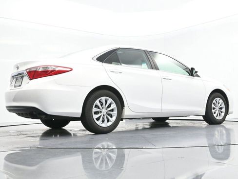 Used 2015 Toyota Camry LE FWD image 38
