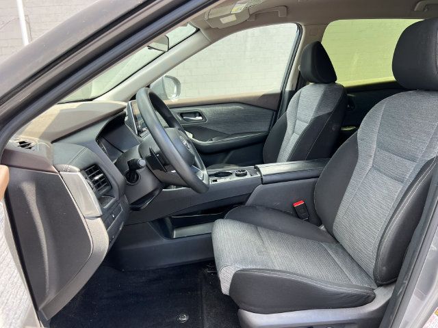 Used 2023 Nissan Rogue SV AWD/4WD image 3