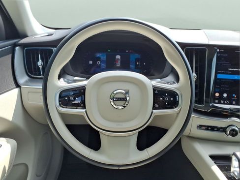 Used 2025 Volvo XC60 B5 Core w/ Protection Package Premier AWD/4WD image 8