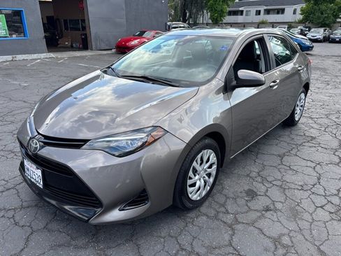 Used 2017 Toyota Corolla LE FWD image 9