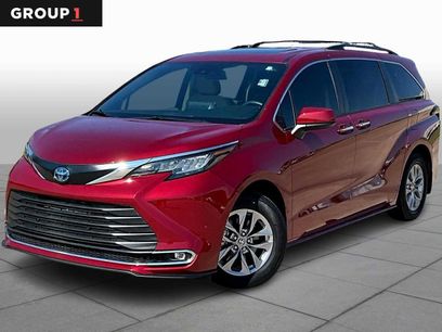 Used 2022 Toyota Sienna XLE