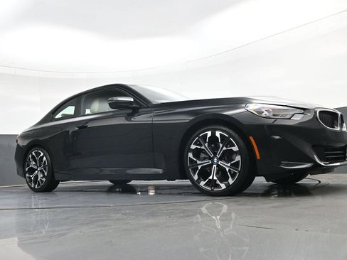 Used 2025 BMW 230i Coupe w/ Premium Package RWD image 26