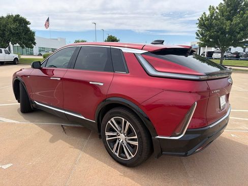 Used 2024 Cadillac Lyriq Luxury w/ LPO, Floor Liner Package AWD/4WD image 2