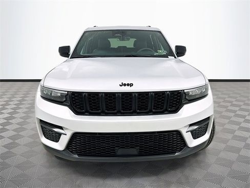 New 2025 Jeep Grand Cherokee Altitude image 2