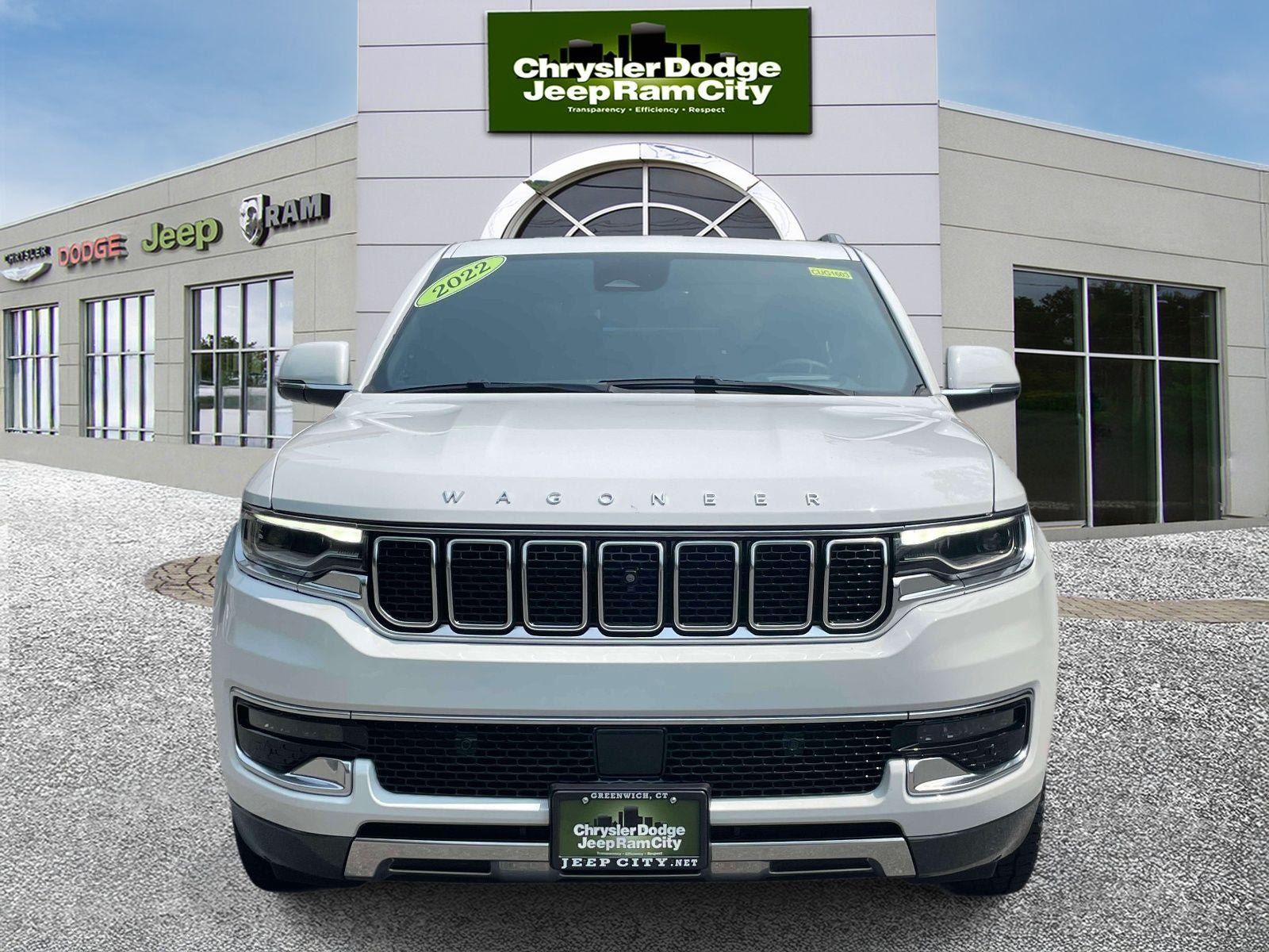 Used 2022 Jeep Wagoneer Series III w/ Premium Group I AWD/4WD image 2