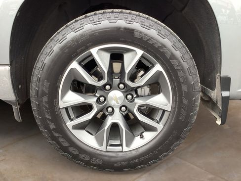 Used 2023 Chevrolet Silverado 1500 LT w/ Z71 Off-Road Package AWD/4WD image 33