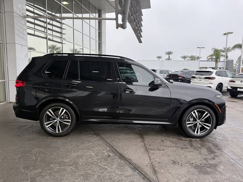 Used 2023 BMW X7 xDrive40i w/ M Sport Package image 3