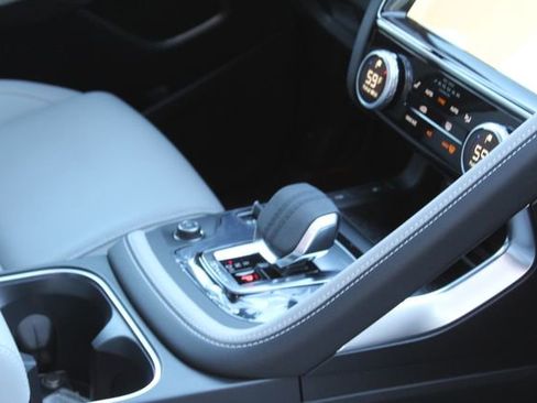 Used 2024 Jaguar E-PACE R-Dynamic SE image 25