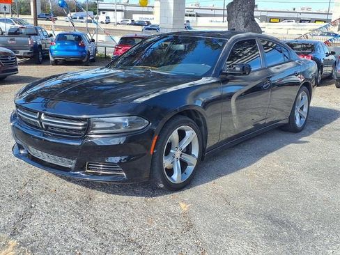 Used 2015 Dodge Charger SXT RWD image 3
