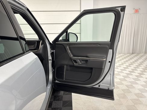 Used 2023 Rivian R1S Launch Edition image 18