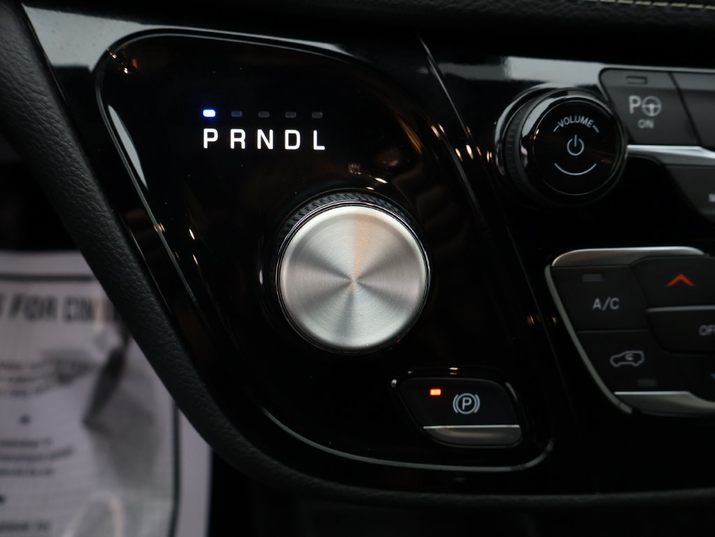 Used 2024 Chrysler Pacifica Limited FWD image 18