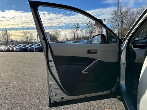 Certified 2025 Toyota Corolla Cross L image 18