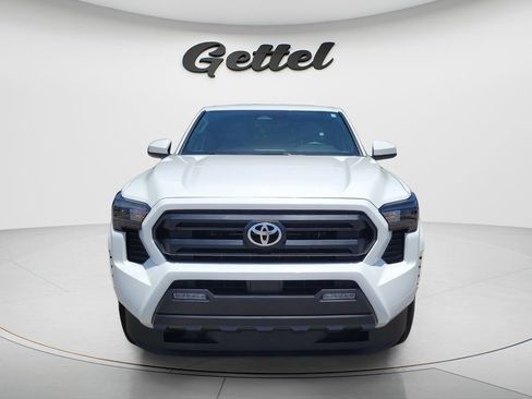 Certified 2025 Toyota Tacoma SR5 AWD/4WD image 2