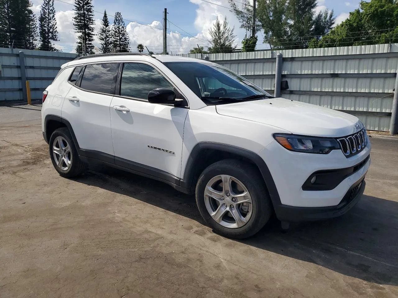 Used 2023 Jeep Compass Latitude AWD/4WD image 1