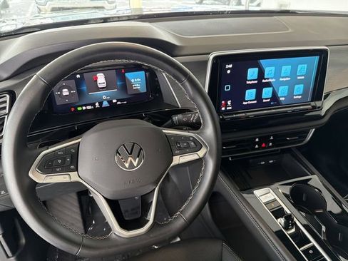 Used 2025 Volkswagen Atlas Cross Sport SE image 17