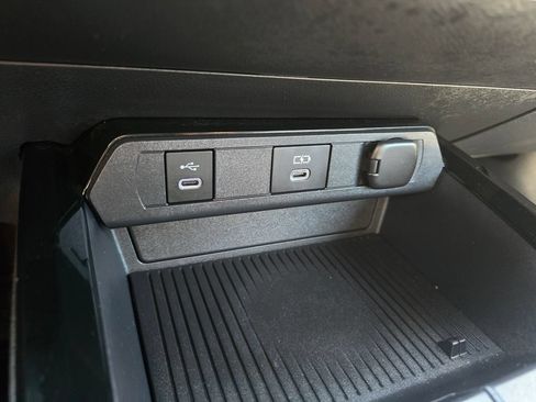 Used 2024 Toyota Prius LE AWD/4WD image 29