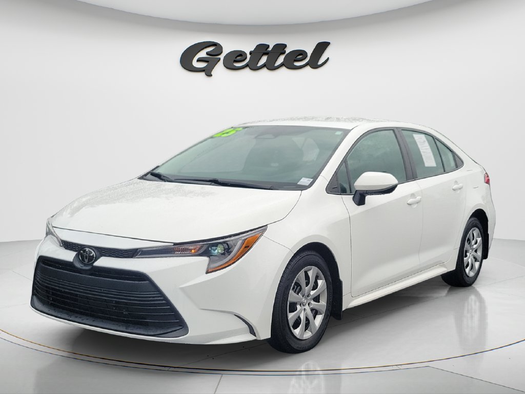 Used 2025 Toyota Corolla LE FWD image 1