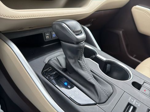 Used 2022 Toyota Highlander XLE image 28