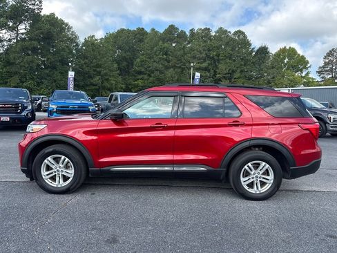 Used 2021 Ford Explorer XLT w/ Equipment Group 202A AWD/4WD image 2