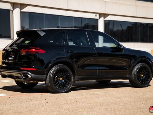 Used 2018 Porsche Cayenne Platinum Edition image 9